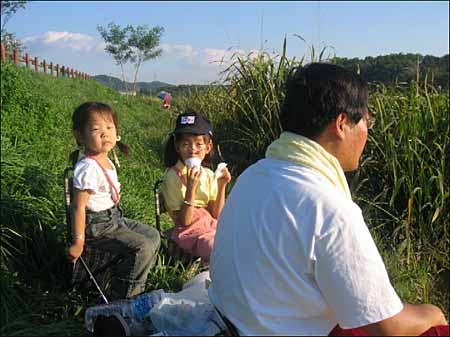 2004 추석 가족들과 낚시터에서 즐거운 한 때 